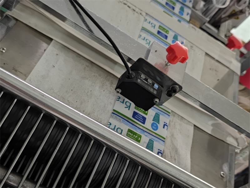 label roll to sheet cutting machine3